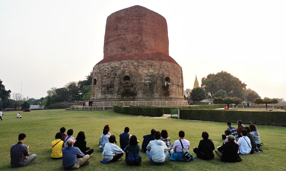 佛陀聖地繞塔點燈
